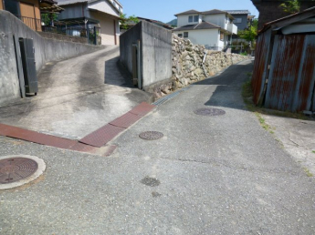 【前面道路含む現地写真】