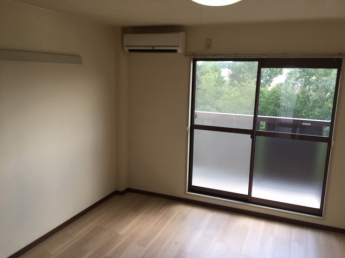 ゆったり過ごせる居間です