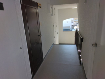 ３０５号室前の廊下です