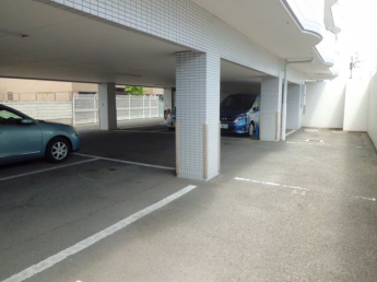 【駐車場】