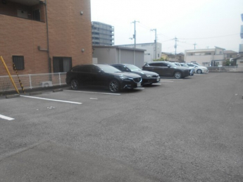 【駐車場】