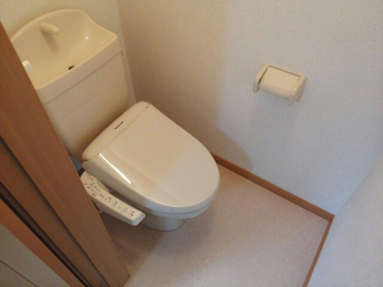 ゆったりとした空間のトイレです