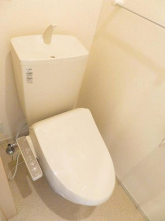 コンパクトで使いやすいトイレです