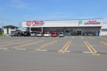 ウジエスーパー中新田店まで455m