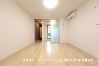 明るい色調の室内です