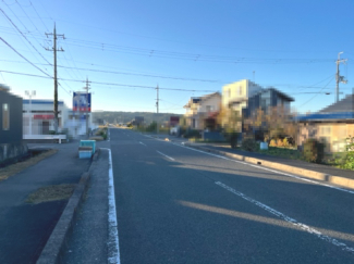 【前面道路含む現地写真】