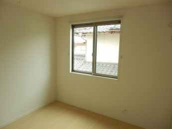 住宅街の中なので静かですよ。