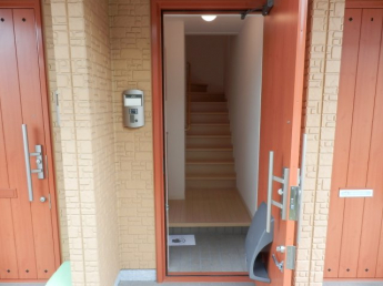 各お部屋の玄関が全て1階にあります。