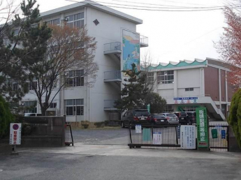 玉川小学校まで750m