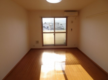 明るい色調の室内です