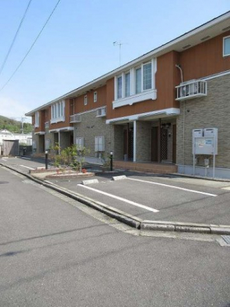 駐車場があるので、車を買う予定の方も安心です