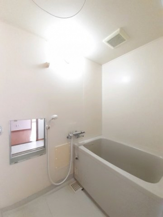 コンパクトで使いやすいお風呂です