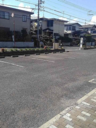 駐車場があるので、車を買う予定の方も安心です