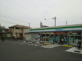 ファミリーマートまで840m