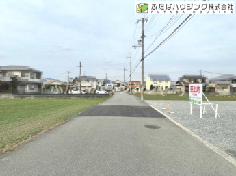 【前面道路含む現地写真】