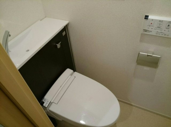 清潔感のあるトイレです
