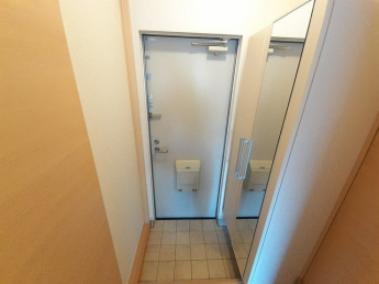 シンプルで使いやすい玄関です