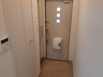 明るい玄関です