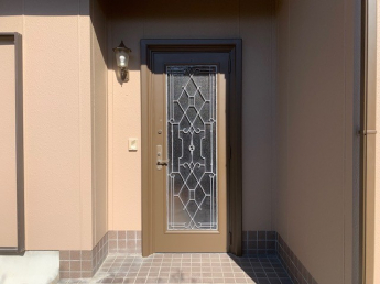 明るい玄関です