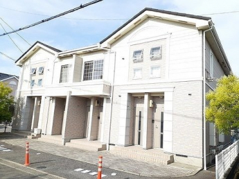 落ち着いた雰囲気の外観です