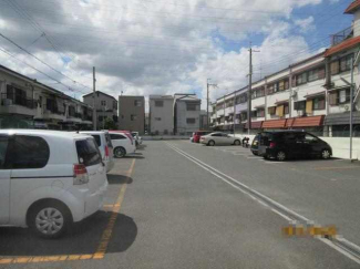 高槻市芝生町３丁目の駐車場の画像