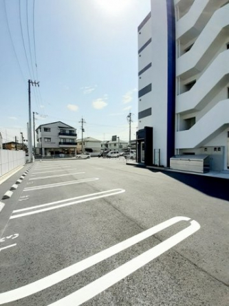 駐車場があるので、車を買う予定の方も安心です