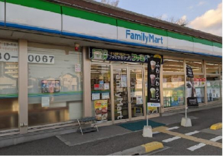 ファミリーマート姫路土山東の町店まで747m