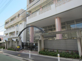 神戸市立中央小学校まで351m