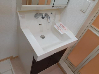 明るい洗面所です