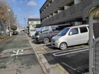 駐車場があるので、車を買う予定の方も安心です