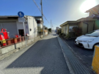 【前面道路含む現地写真】