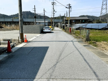 【前面道路含む現地写真】