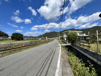 【前面道路含む現地写真】