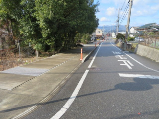 【前面道路含む現地写真】