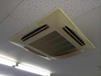 天井埋め込み型エアコン（２台）