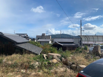 大三島町野々江の高台に建つ家の画像