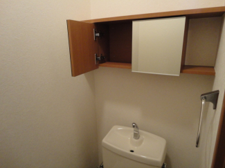 トイレ内収納・鏡