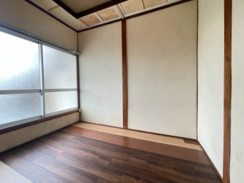 使い勝手のいい洋室です