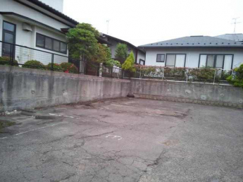 仙台市太白区八木山本町２丁目の駐車場の画像