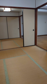 2間続きの和室です　畳はご入居時に表替えします