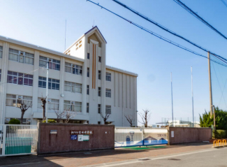 神戸市立吉田中学校まで930m