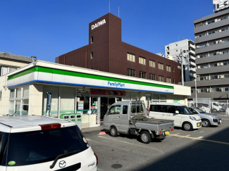 ファミリーマート高井田本通店まで257m