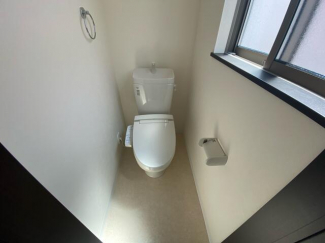 節水型温水暖房便座付きのトイレです。