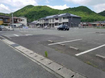 姫路市広畑区西蒲田の駐車場の画像
