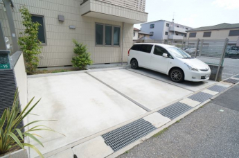 【駐車場】