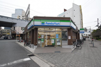 ファミリーマート 京橋駅西店まで95m