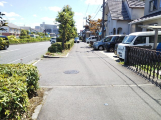 【前面道路含む現地写真】