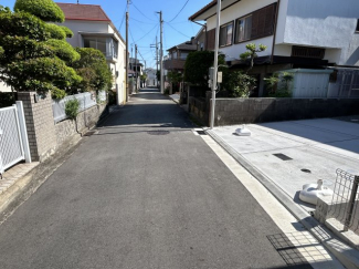 【前面道路含む現地写真】