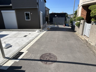 【前面道路含む現地写真】