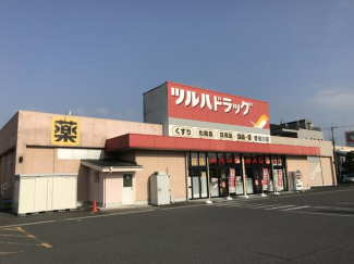 ツルハドラッグ愛知川店まで60m